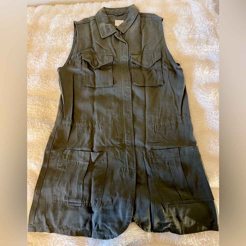 NWOT! Cargo zip-front, tie-back vest